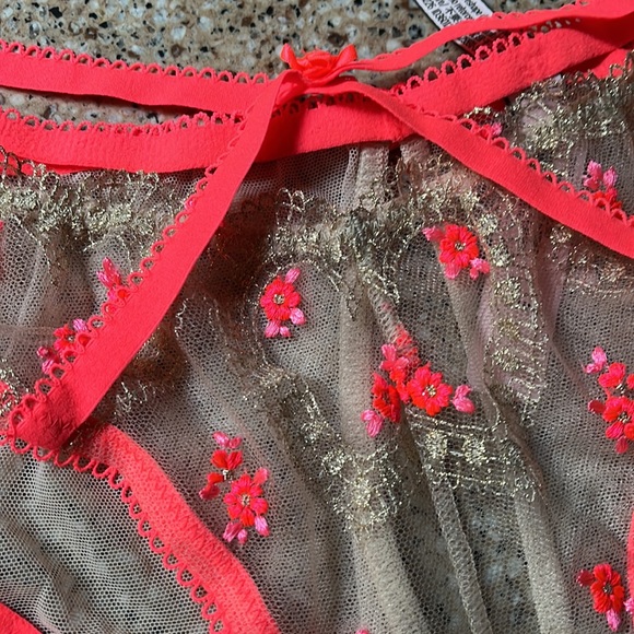 NWT heart embroidery VS keyhole cheekini panty, M - Picture 4 of 10